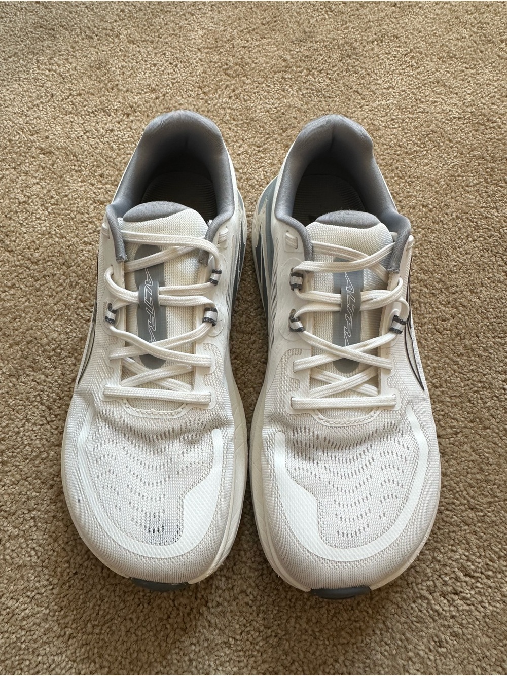 Altra paradigm7 White and Gray Mesh Trainer Sneakers women’s 9